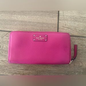 Kate Spade Pink wallet. Used in good condition